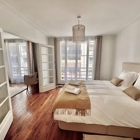 Beau Deux Pieces Quartier Des Ternes Apartment